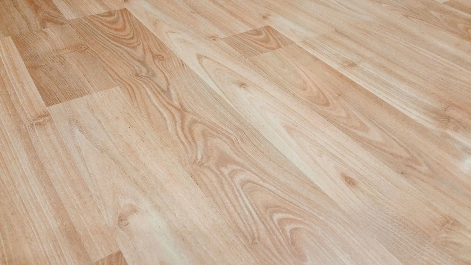 Light oak look plank with a soft grain